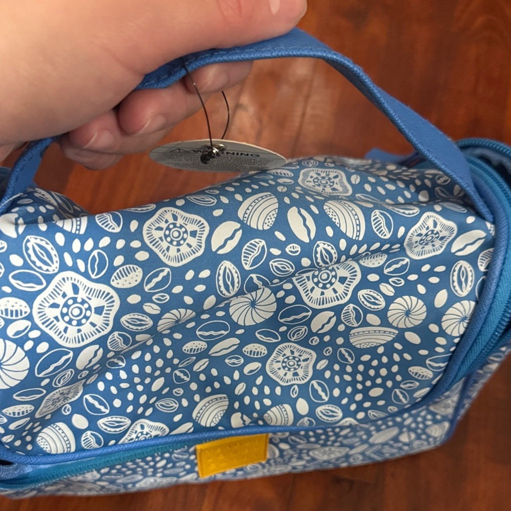 Blue and White Floral Lunch Bag - Picture 4 of 7